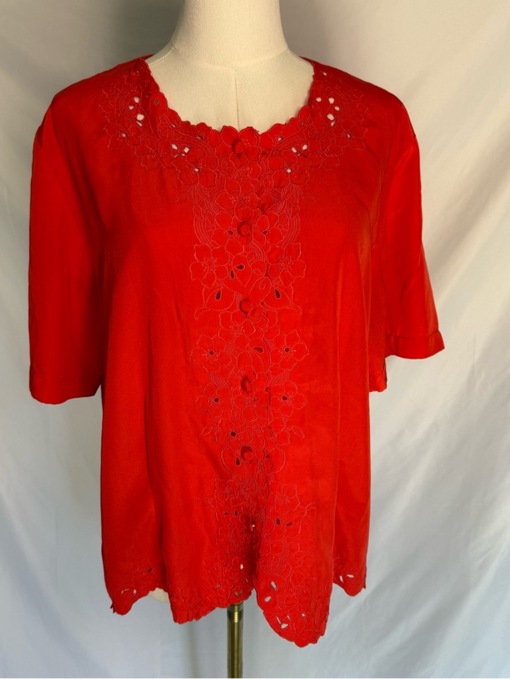 ​Vintage Mikado Red Floral Embroidered Cut-Out Blouse Scalloped Hem Sz 14